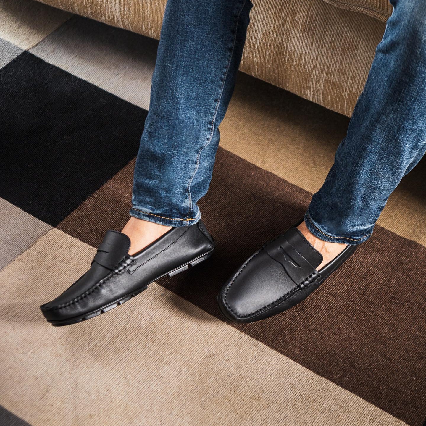 Mocasin o loafer driver antifaz negro