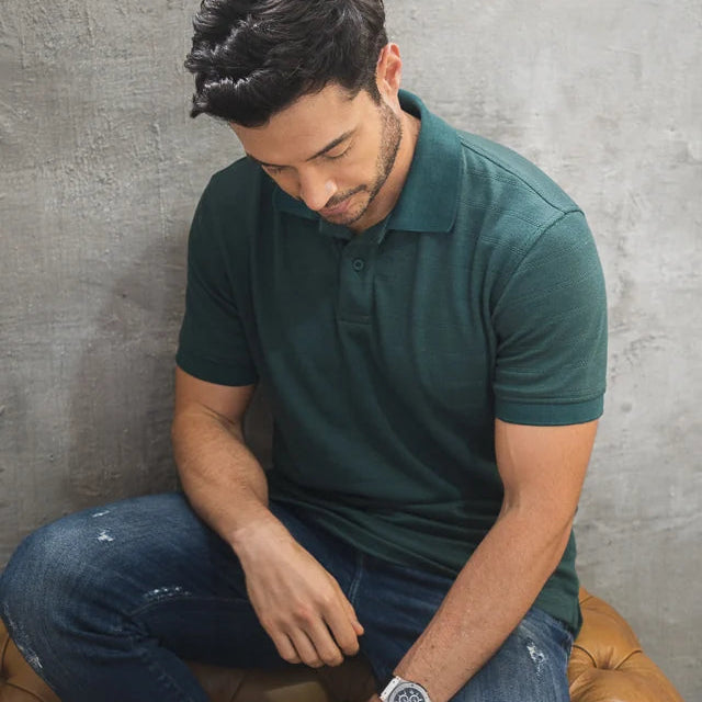 Textured green short sleeve polo shirt